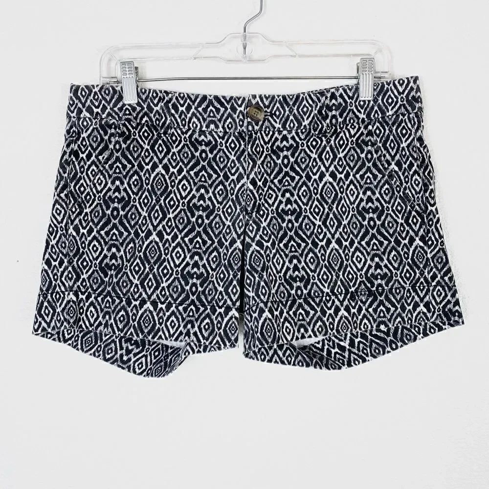 American Eagle Black & White Ikat Pattern Midi Shorts